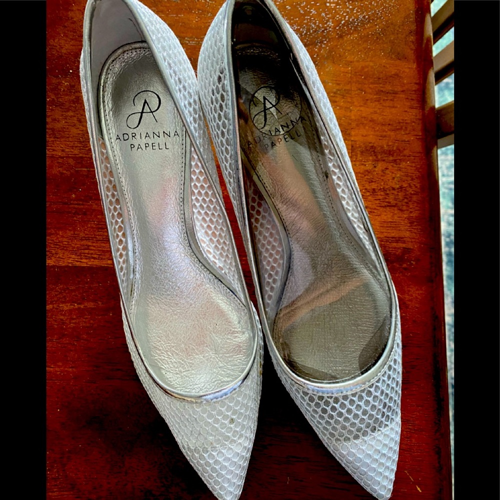 adrianna Papell mesh pump